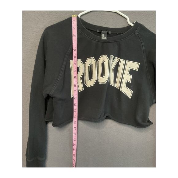 Forever 21 Sweatshirt Womens Small Black Rookie 81 Cropped Pullover Long Sleeve - Picture 4 of 6